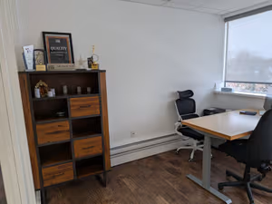 10 Person Sublet Office
