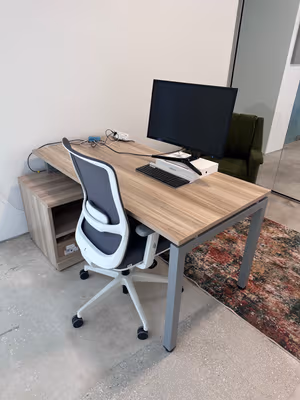 4 Person Coworking Desk
