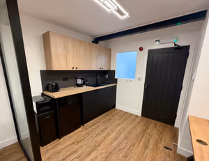 9 Person Private Office