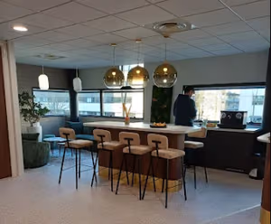 4 Person Coworking Desk