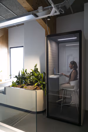 30 Person Coworking Desk