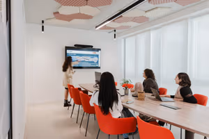 140 Person Coworking Desk