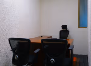 7 Person Coworking Desk