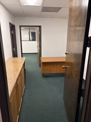 1 Person Shared Office