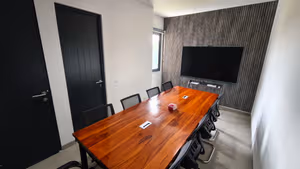 4 Person Private Office