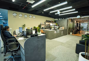 5 Person Coworking Desk