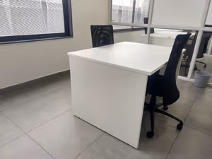 4 Person Coworking Desk