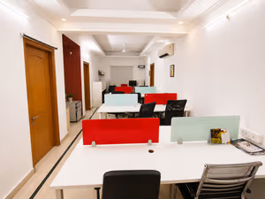14 Person Coworking Desk