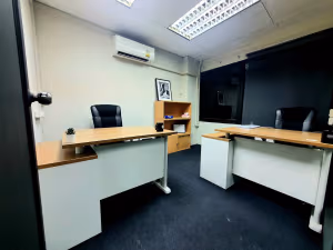 5 Person Private Office