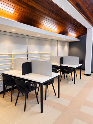 5 Person Shared Office