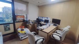 100 Person Coworking Desk