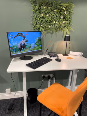 7 Person Coworking Desk