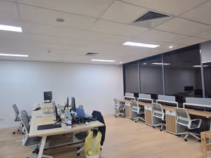 4 Person Coworking Desk