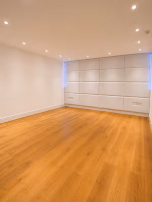 4 Person Private Office