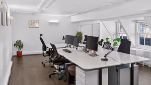 6 Person Shared Office
