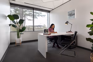 10 Person Private Office