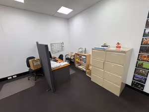 5 Person Shared Office