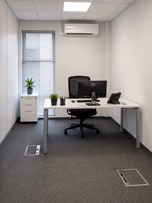 20 Person Private Office