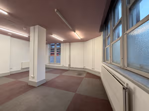 27 Person Private Office