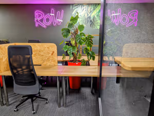 4 Person Coworking Desk