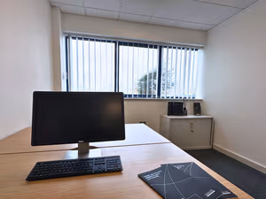 10 Person Private Office