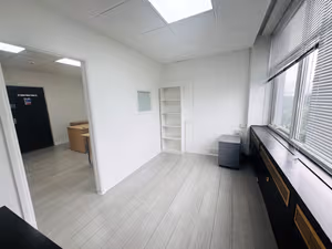 5 Person Private Office