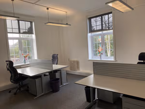 6 Person Coworking Desk