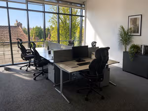 4 Person Private Office