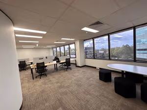 4 Person Shared Office