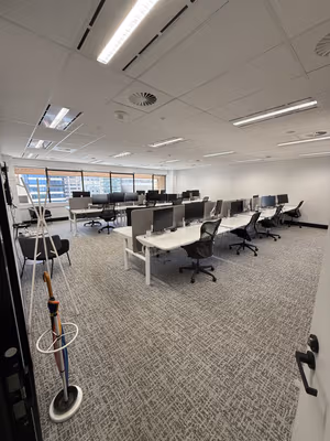 6 Person Coworking Desk