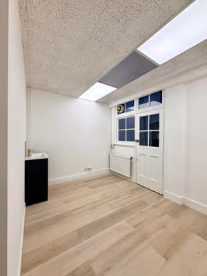 4 Person Private Office