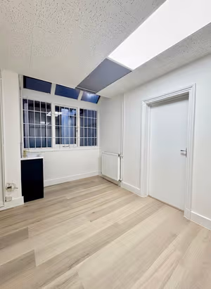 1 Person Private Office