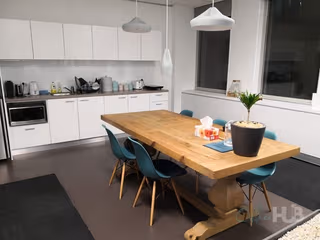 4 Person Shared Office