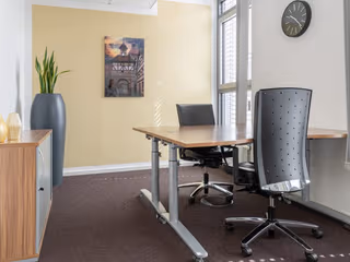 5 Person Private Office