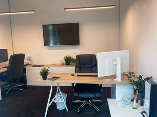 1 Person Shared Office