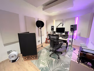 4 Person Private Office