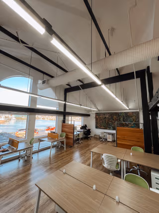 1 Person Shared Office