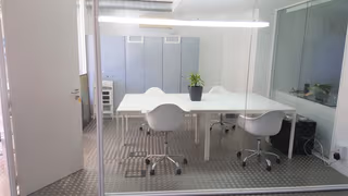 4 Person Coworking Desk