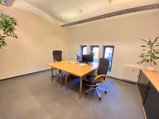 4 Person Private Office