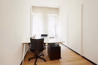 4 Person Private Office