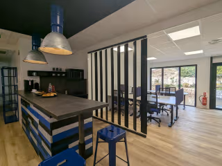 5 Person Coworking Desk