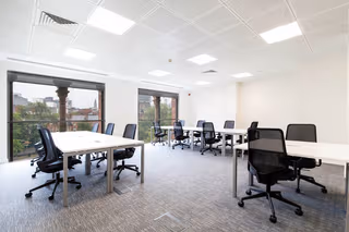10 Person Private Office