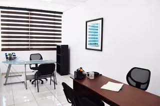 30 Person Coworking Desk