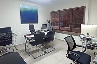 30 Person Coworking Desk