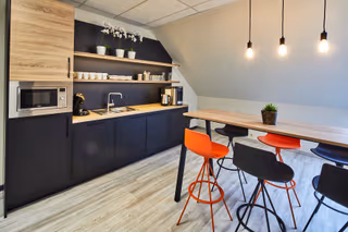 10 Person Private Office