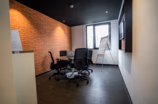 150 Person Private Office