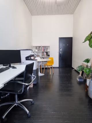 1 Person Shared Office