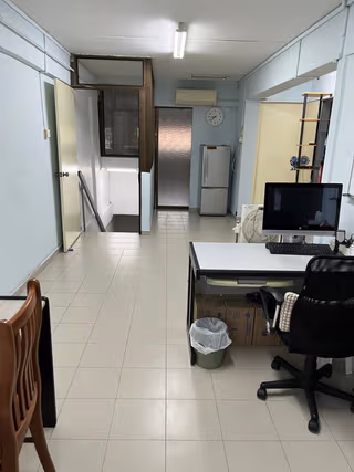 4 Person Shared Office