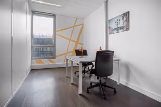 1 Person Private Office