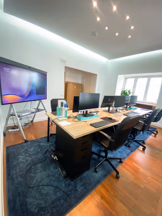 4 Person Private Office